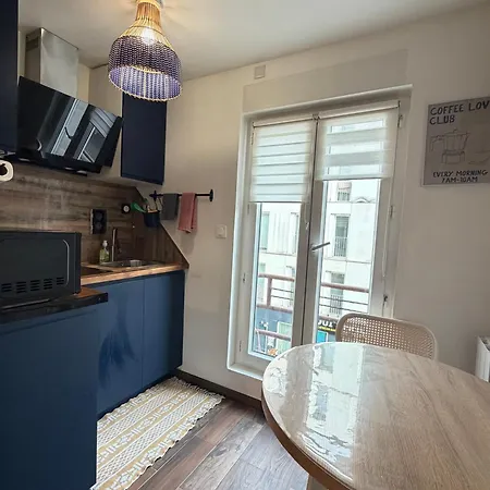 20 Sqm With Bedroom Near Montmartre