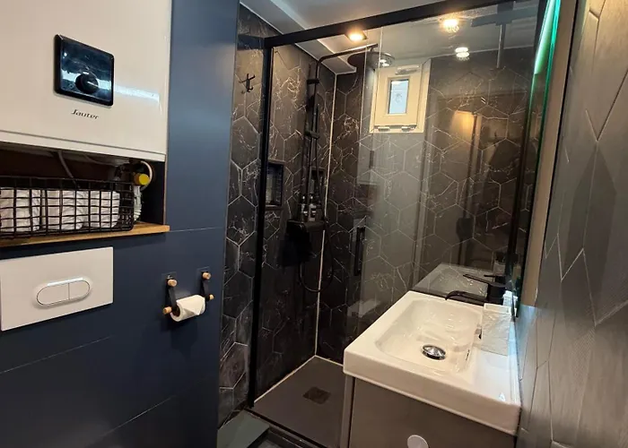 20 Sqm With Bedroom Near Montmartre Paris
